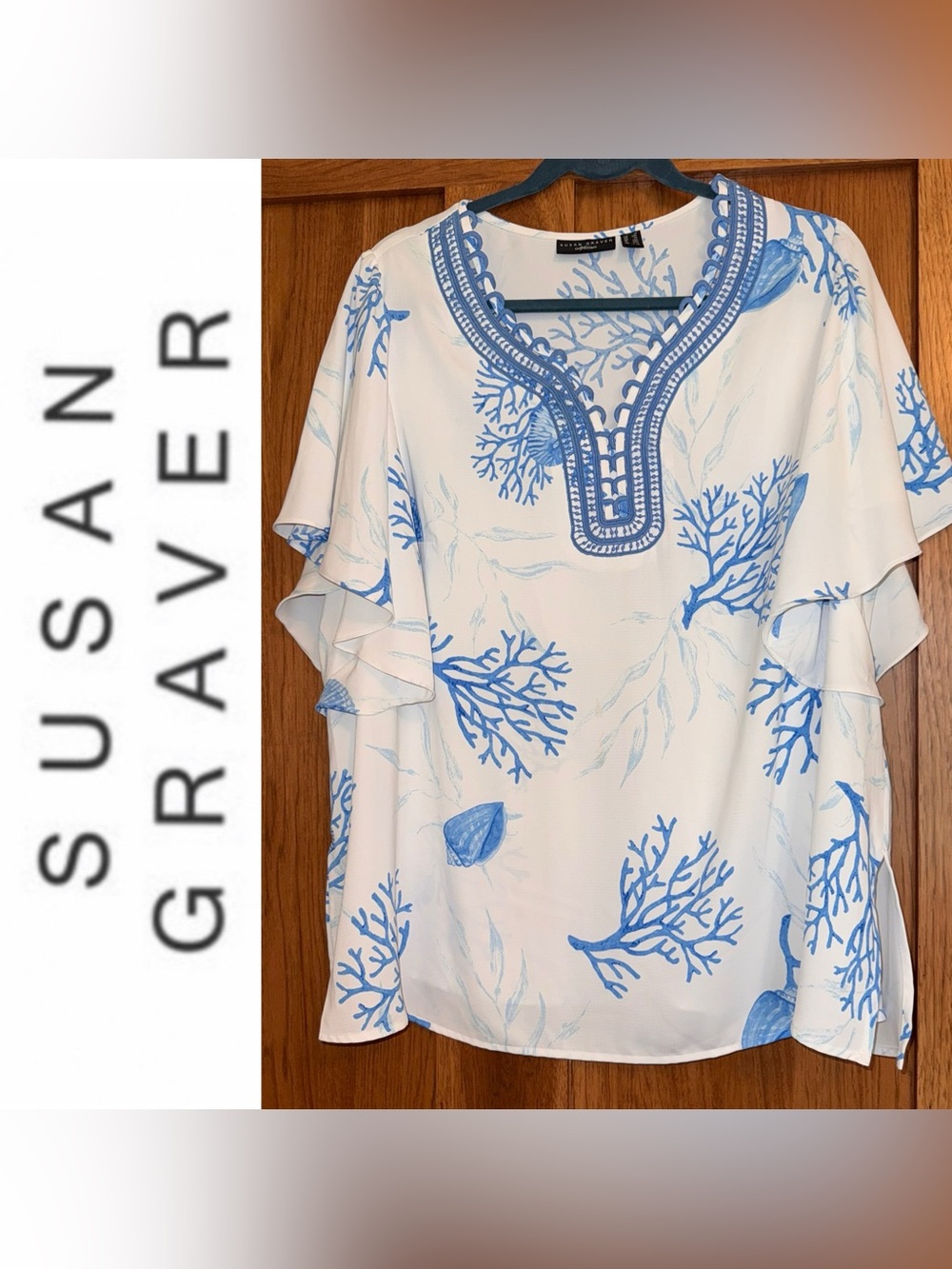 EUC Susan Graver Artisan Women's 1X Blue and White Print with Appliqué Blouse